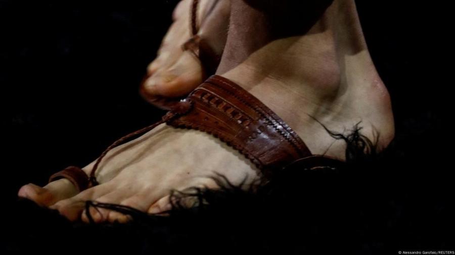 A sandália exibida pela Prada em desfile em Milão A sandália exibida pela Prada em desfile em Milão