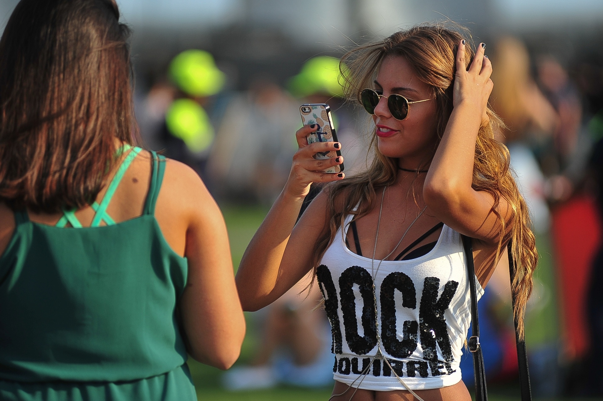 27.set.2015 - Fãs se divertem no último dia de shows do Rock in Rio 2015 - Ilan Pellenberg/Agência Estado