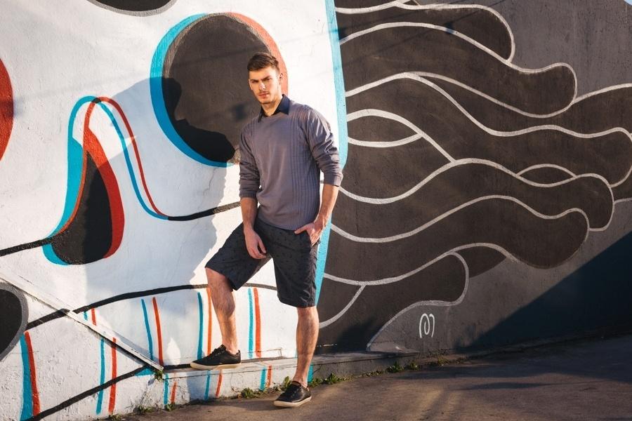 6 maneiras de deixar o look social masculino mais informal - Bermuda nada desleixada - Gabriel Quintão/UOL