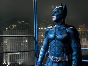 Warner coloca batmóvel inspirado em trilogia do Batman à venda; veja valor