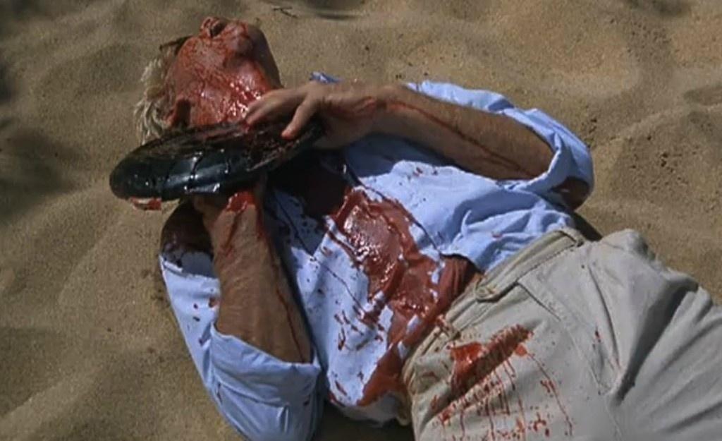 Cena do filme "Sinistra Passagem pelo Havaí" (1987) - Reprodução