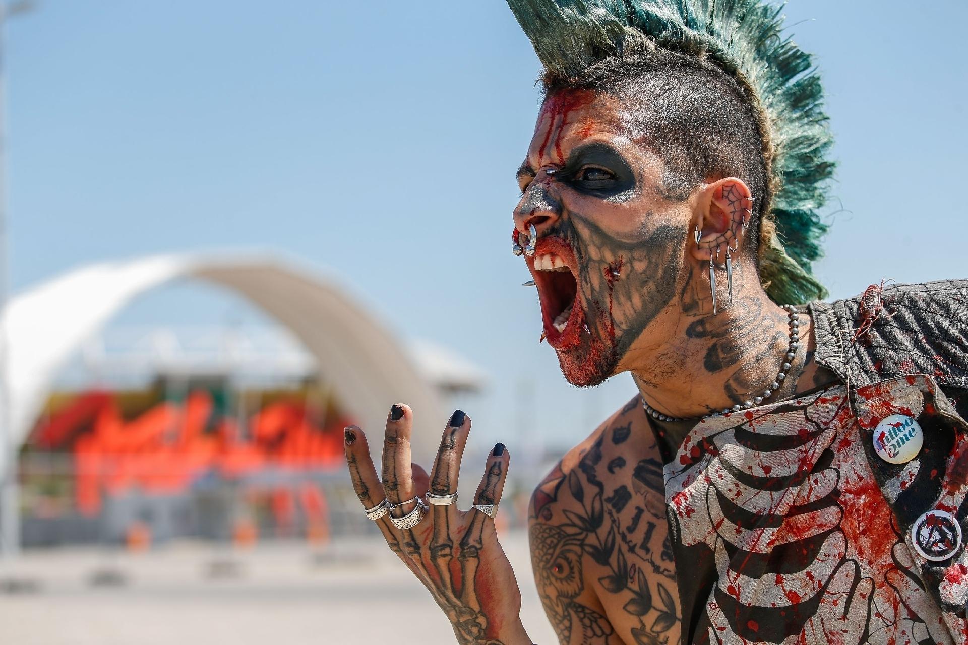 É dia do rock, bebê: Fã aposta no visual agressivo do punk no dia mais pop do festival - Marco Antônio Teixeira/UOL