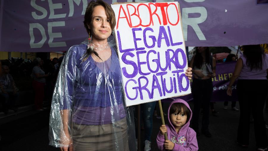 Mulher pede legalização do aborto em manifestação em São Paulo - Gabriela Dibella/ UOL
