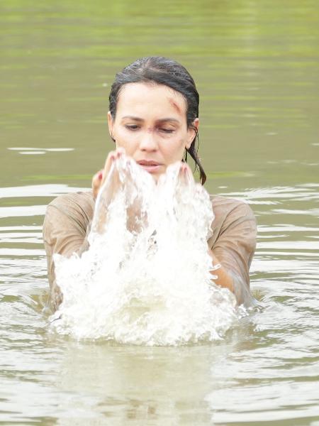Juliana Knust em cena de "Apocalipse" - Munir Chatack/ Record TV