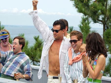 Leonardo DiCaprio e Jonah Hill em cena de "O Lobo de Wall Street" (2013) - Reprodução