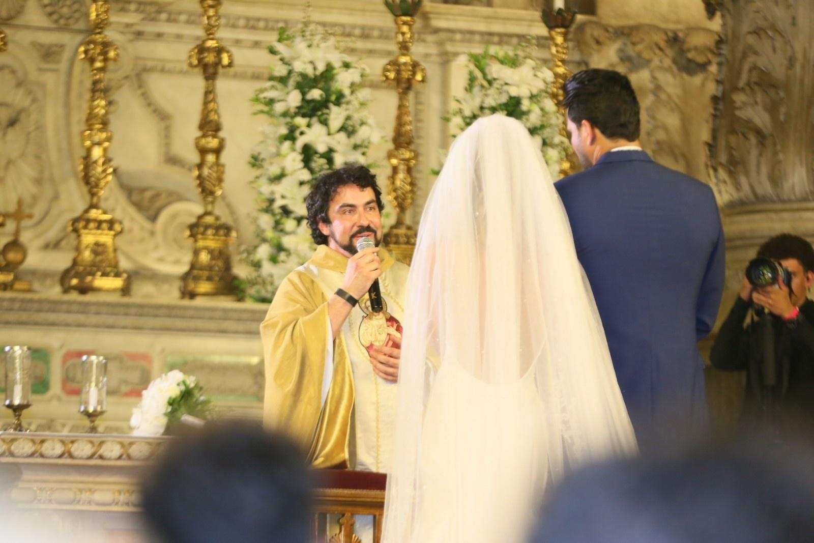 Padre Fábio de Melo realiza cerimônia de casamento de Nicole e Marcelo no Rio - Anderson Borde e Daniel Pinheiro/AgNews