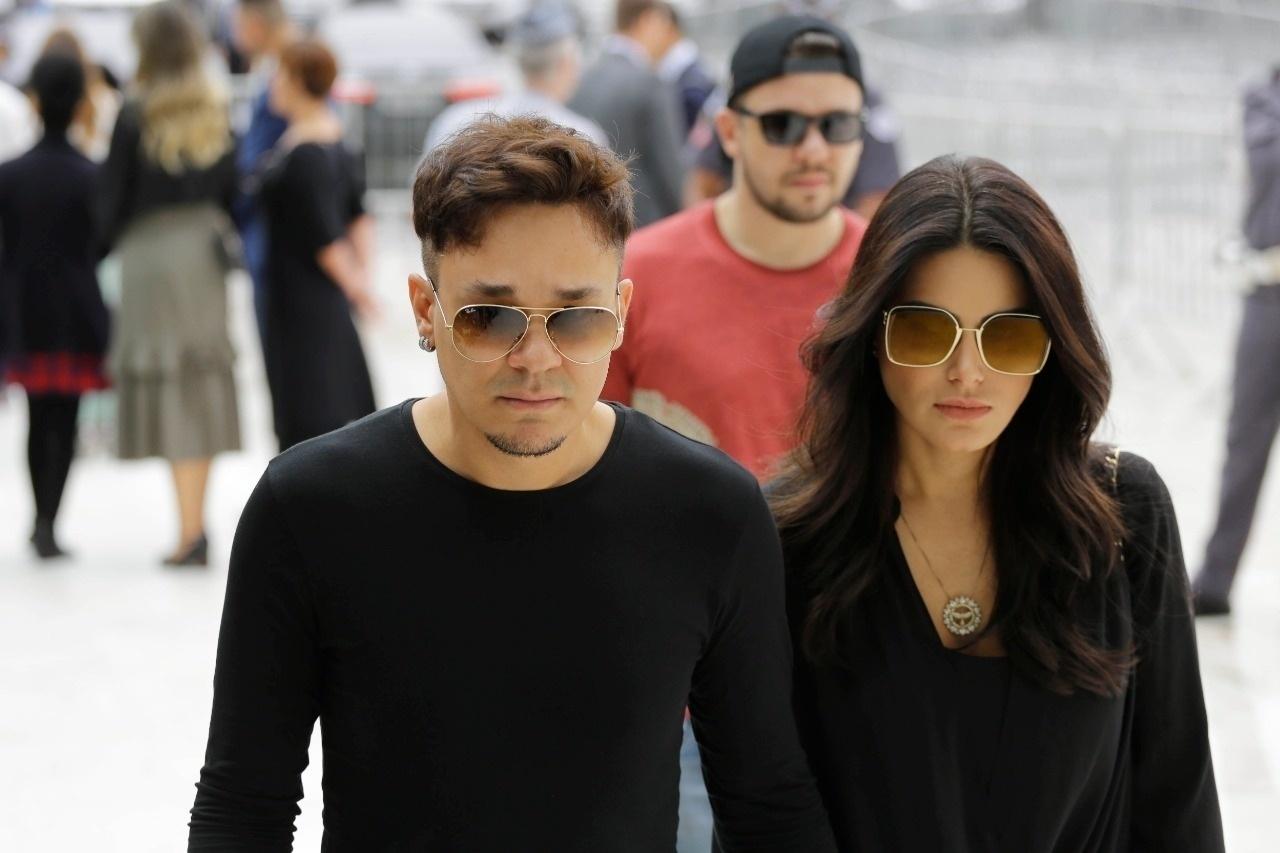 Bruno e Leandro (KLB) e Natália chegam a velório - Nelson Antoine/UOL