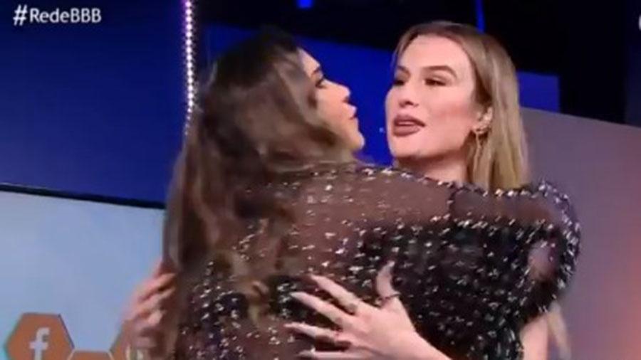 Gizelly quebra protocolo e abraça Fernanda Keulla na Rede BBB - Reprodução/Globoplay