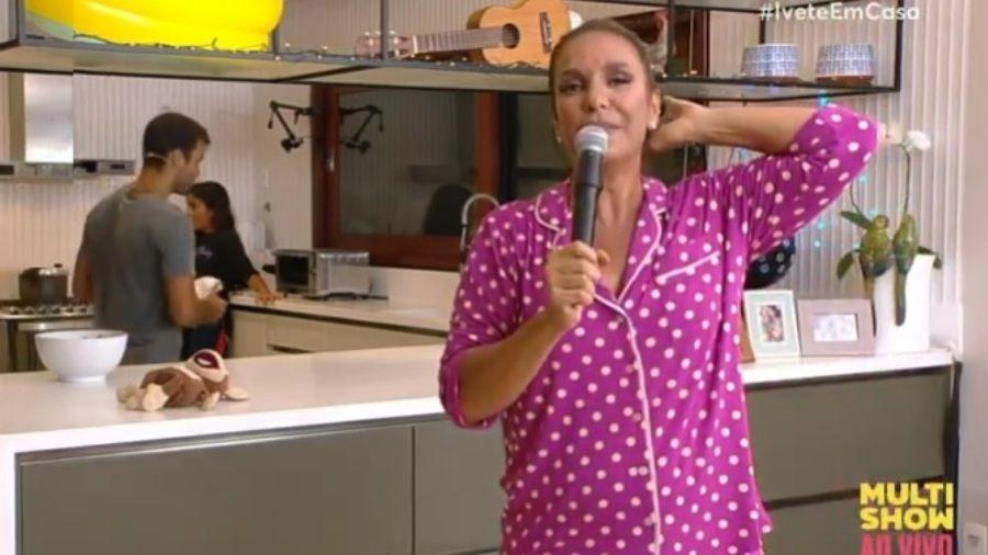 Ivete veste pijama de poá durante a transmissão; peça é produzida por marca paulista - Reprodução/Multishow