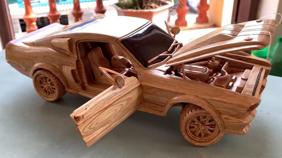 Artista esculpe Mustang - Reprodução
