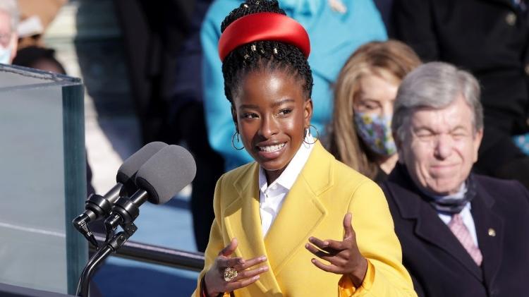 Amanda Gorman é a poetisa mais jovem a participar de uma cerimonia de posse presidencial - Getty Images - Getty Images