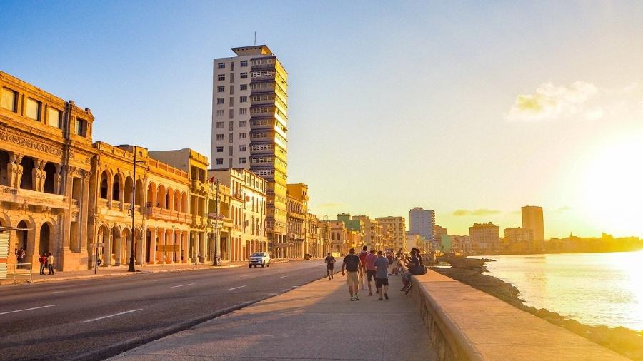 O famoso Malecón, em Havana, voltará a receber turistas após nove meses de restrições devido à pandemia - iStock/Getty Images