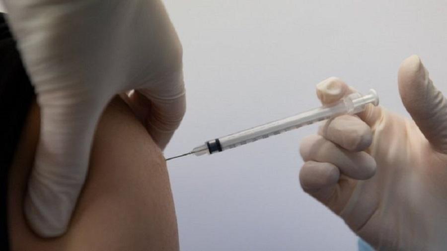 Mais de 13 bilhões de doses das vacinas contra a covid-19 já foram aplicadas no mundo - Getty Images
