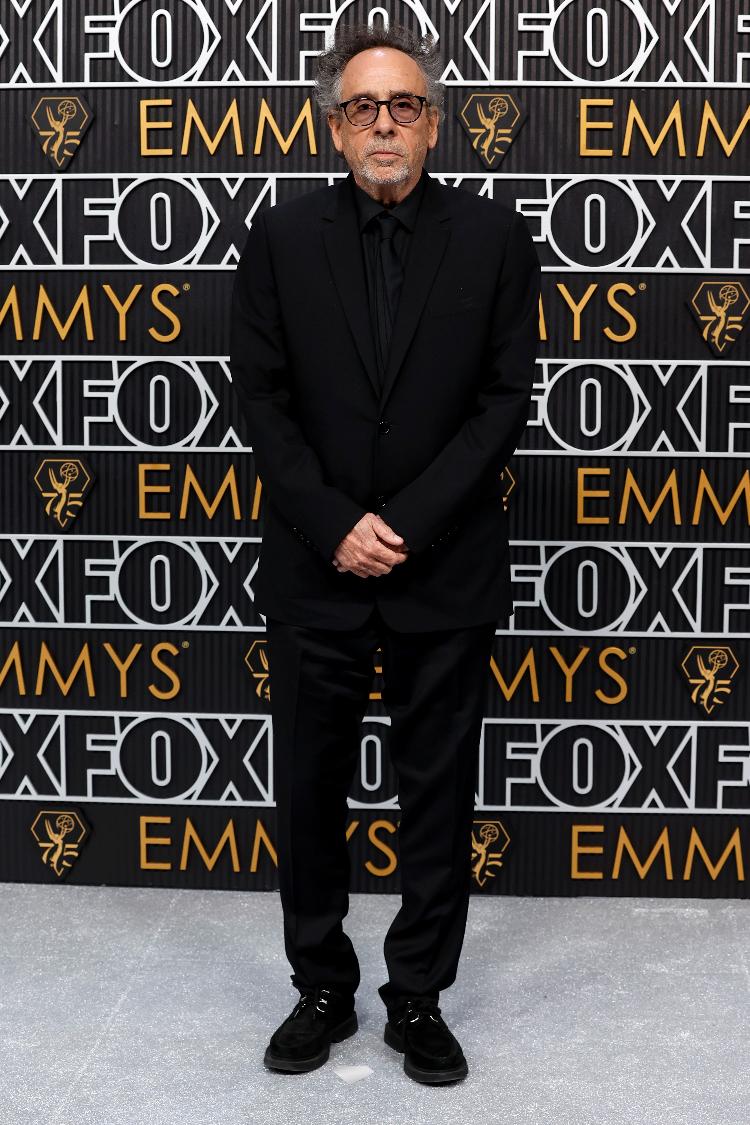 Tim Burton chega ao 75º Emmy Awards