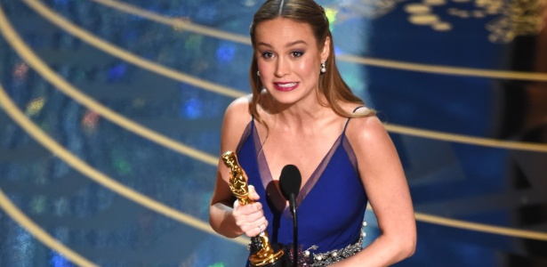 Brie Larson recebe o Oscar de melhor atriz por sua atuação em "O Quarto de Jack" - Kevin Winter/Getty Images