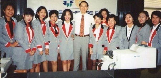 Shandra trabalhava em um banco internacional, mas foi demitida após a crise asiática - Reprodução/BBC - Reprodução/BBC