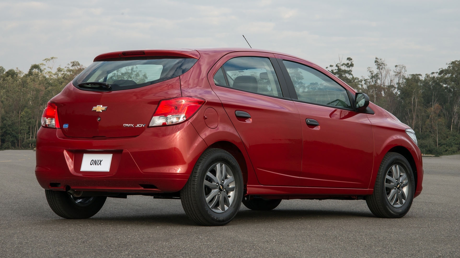 Chevrolet Onix Joy 2017 - Divulgação
