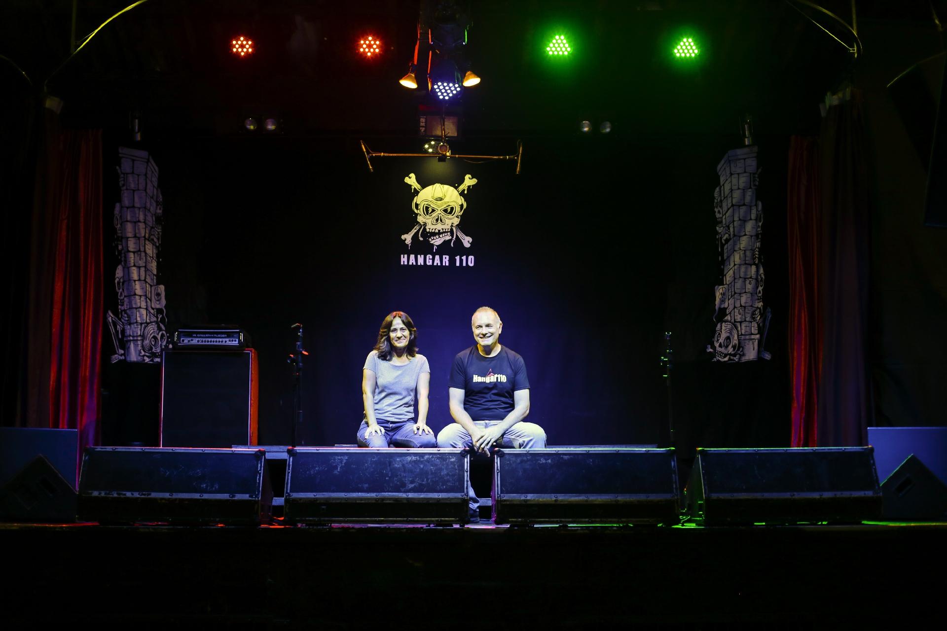 Após 19 anos, a casa de shows Hangar 110 vai fechar. Marcos "Alemão" Baldin e Cilmara Baldin estiveram à frente do local, ponto de encontro do punk, hardcore e metal - Marcelo Justo/UOL