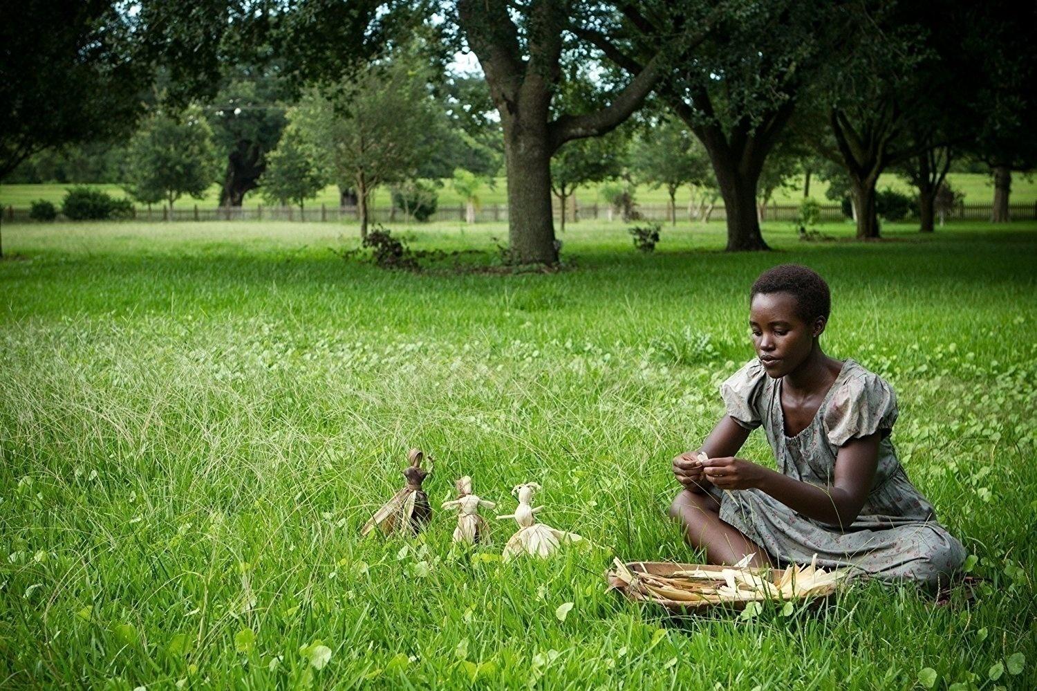 Lupita Nyong'o em cena no filme "12 Anos de Escravidão" (2013) - Divulgação