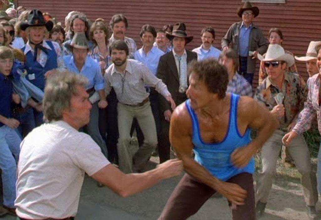 Clint Eastwood e William Smith em cena de "Punhos de Aço - Um Lutador de Rua" (1980) - Reprodução