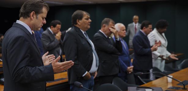 Deputados da bancada evangélica do Congresso Nacional participam de culto na Câmara