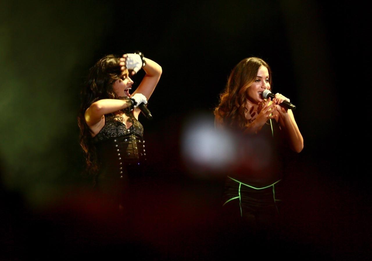 Camila Cabello se apresenta com Anitta durante o Z Festival, no Allianz Parque, em São Paulo - Iwi Onodera/UOL