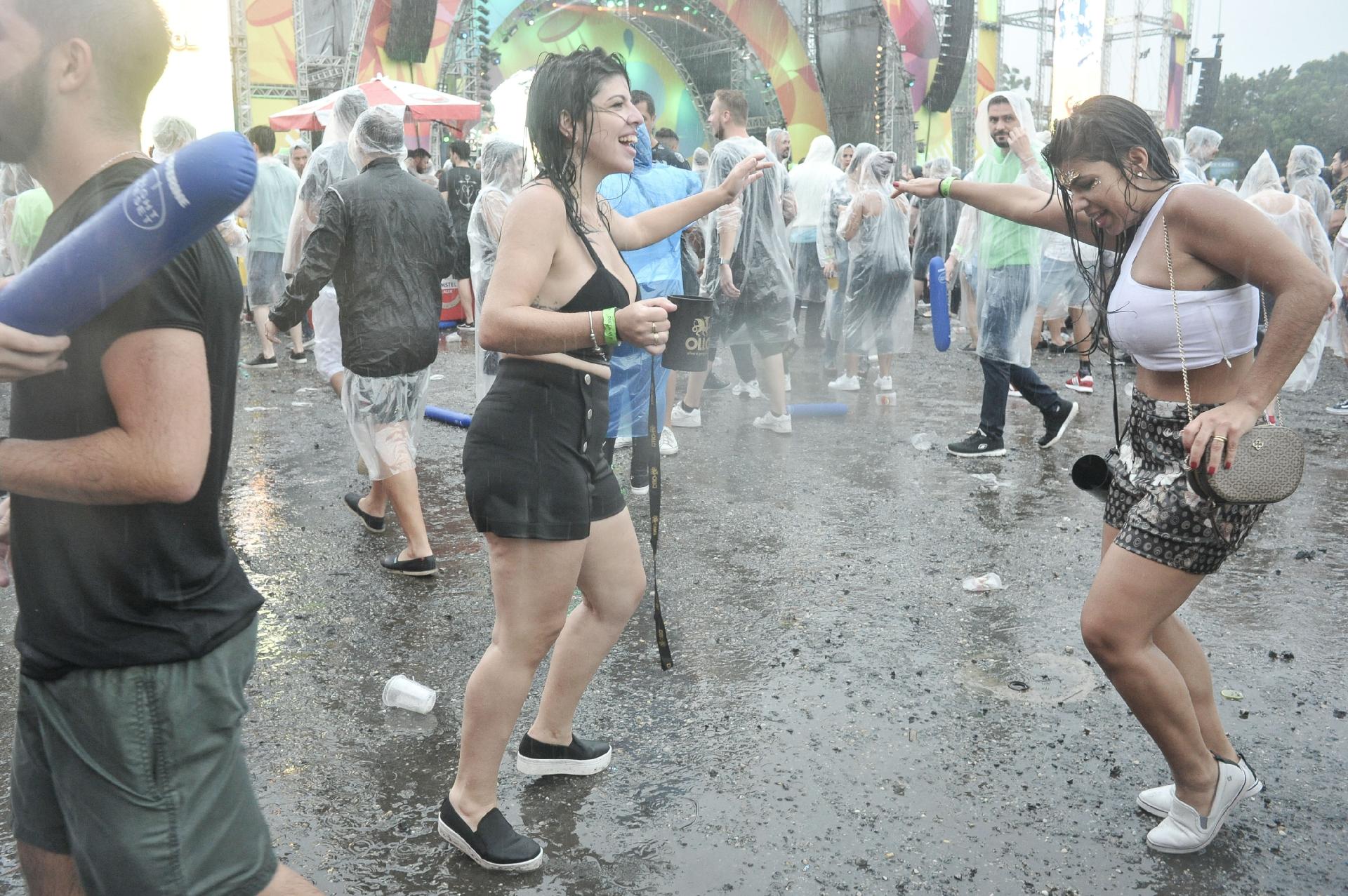 Chuva no Festival CarnaUOL 2019 - Reinaldo Canato/UOL