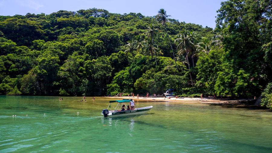 Praia da Crena, em Ilha Grande, Rio de Janeiro - Cesar Okada/Getty Images