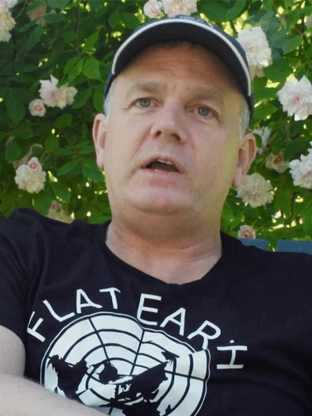 Mark Sargent em cena de "Terra Plana", da Netflix - Reprodução - Reprodução