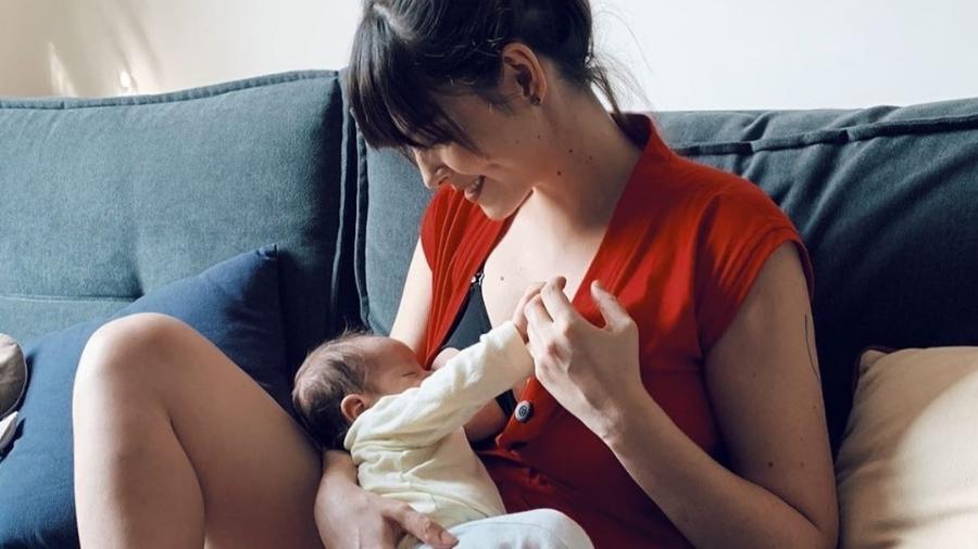 Titi Müller amamenta o filho, Benjamin, de 1 mês - Reprodução/Instagram