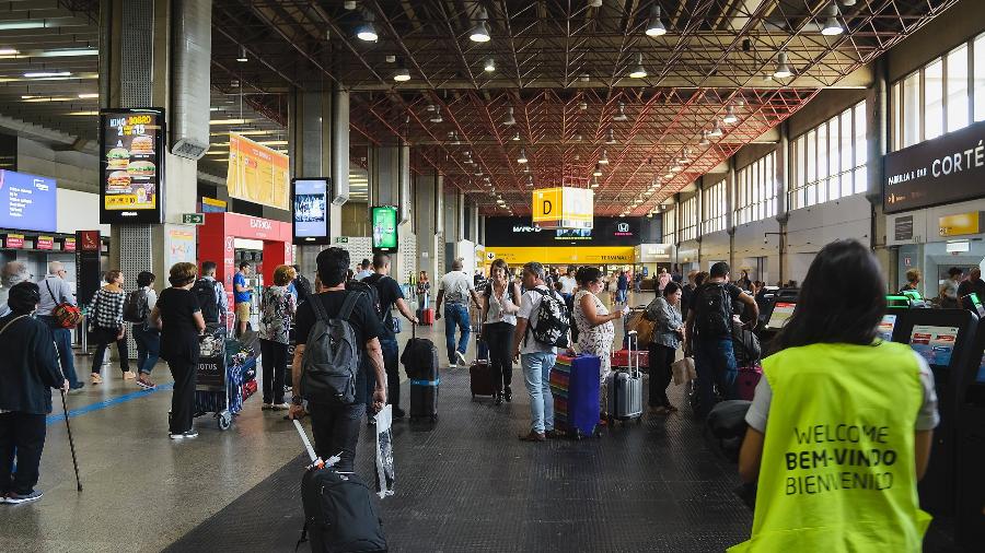 No Aeroporto Internacional de Guarulhos, em São Paulo, o fluxo de pessoas ainda é 33,8% menor do que o registrado em 2019 - Getty Images
