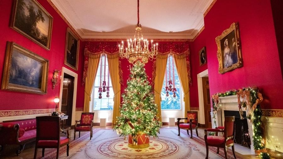 Decoração de Natal da Casa Branca em 2021 foi elogiada pela mídia e parte do público por "retorno à normalidade" - Reprodução/Twitter