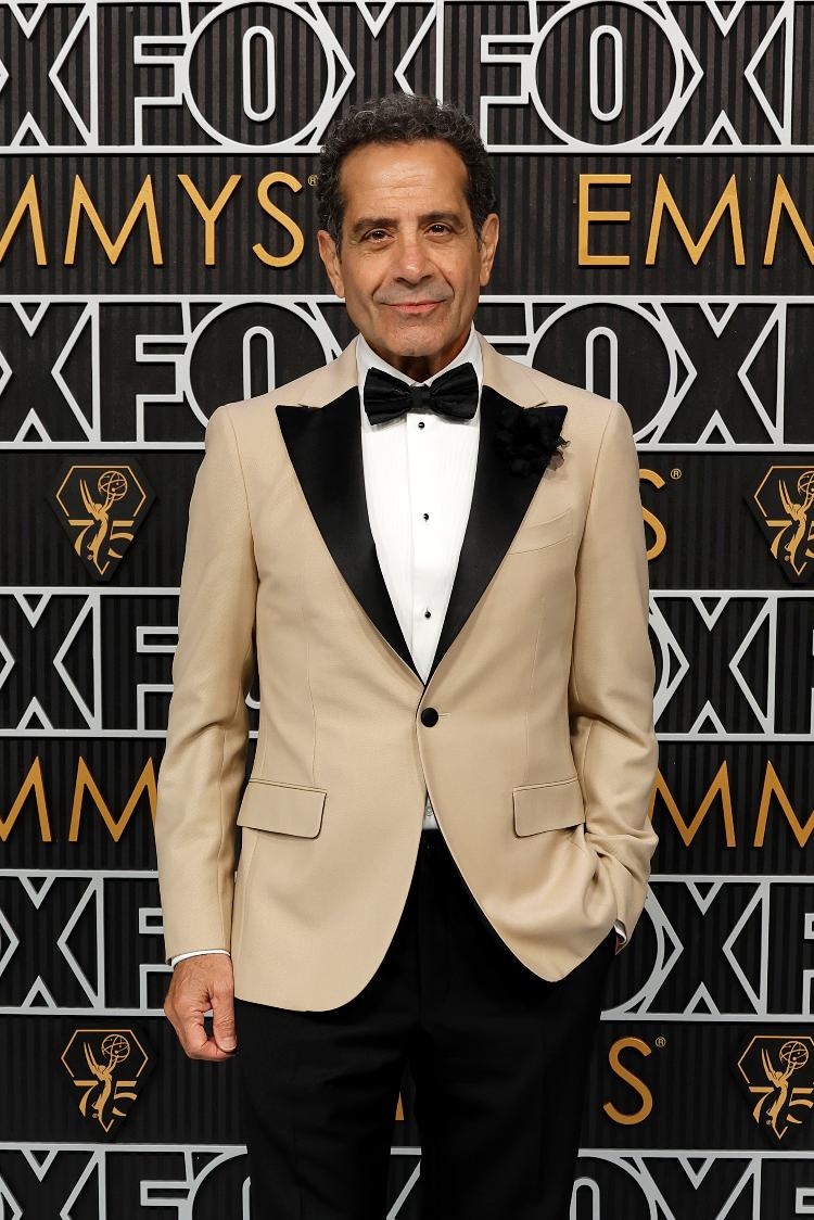 Tony Shalhoub, de 'A Maravilhosa Sra. Maisel', chega ao 75º Emmy Awards