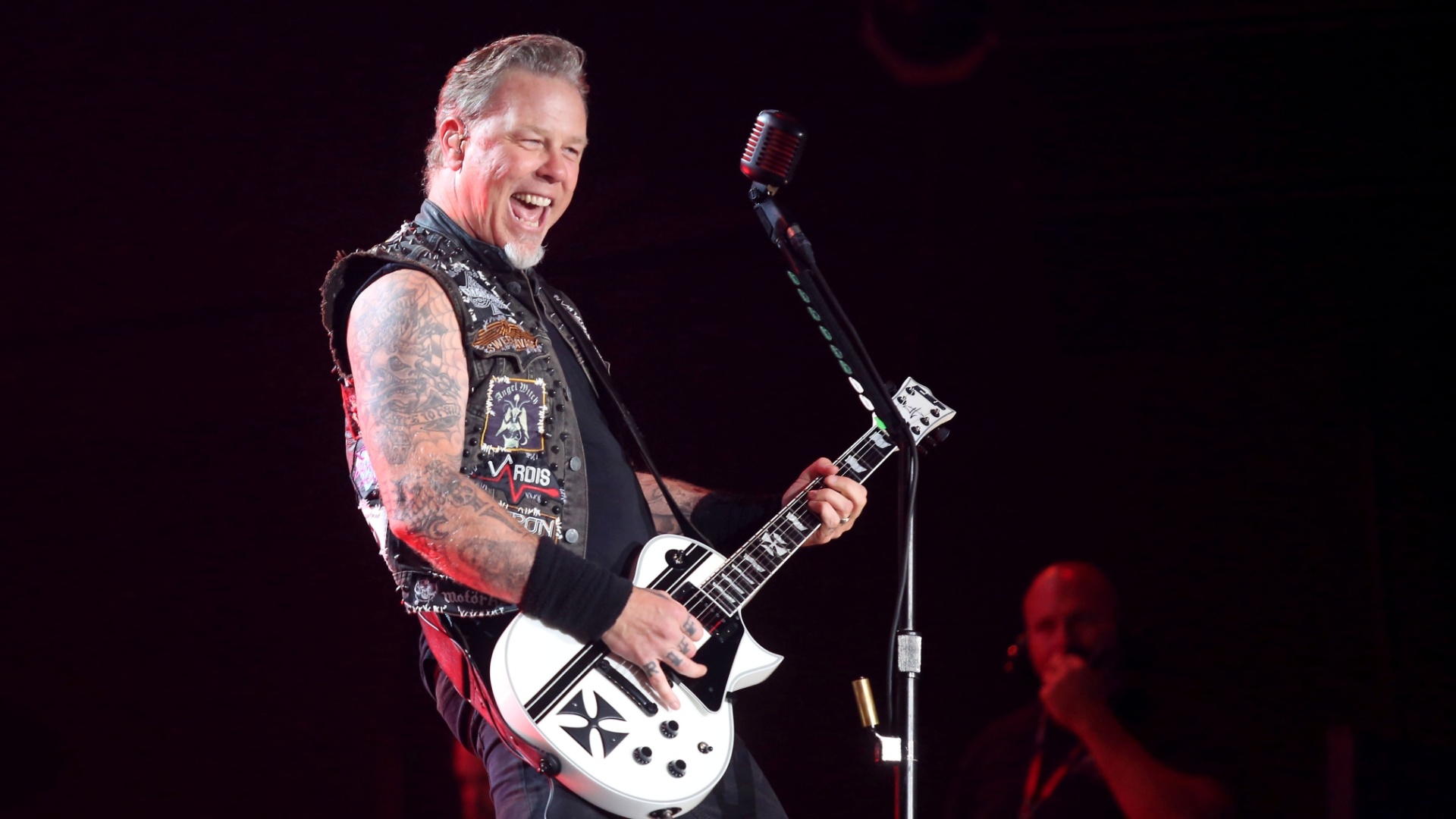 19.set.2015 - James Hetfield do Metallica no show do grupo de heavy metal no palco Mundo no segundo dia do Rock in Rio 2015 - Fernando Maia/UOL