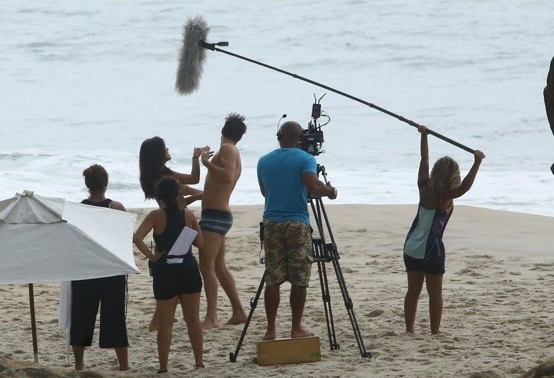 Antônia Morais "faz" topless e grava cena de beijo com Rafael Vitti para "Rock Story" - Agnews