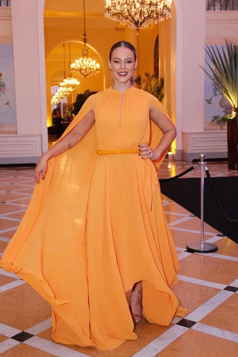 Paolla Oliveira usa vestido longo em jantar beneficente no Copacabana Palace - Wallace Barbosa/AgNews