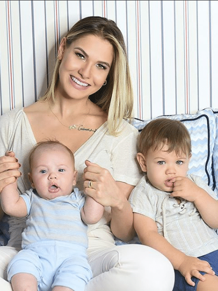 Andressa Suita com os filhos, Samuel e Gabriel - Reprodução/Instagram