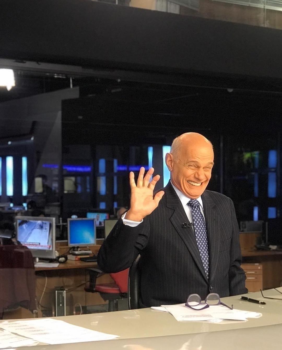 "Nem sei usar essa coisa", é a mensagem que ele usou para se apresentar no Instagram, onde como qualquer pessoa comum, com boa dose de bom humor, ele postava imagens dos bastidores trabalho, da família e de viagens - Reprodução/Instagram