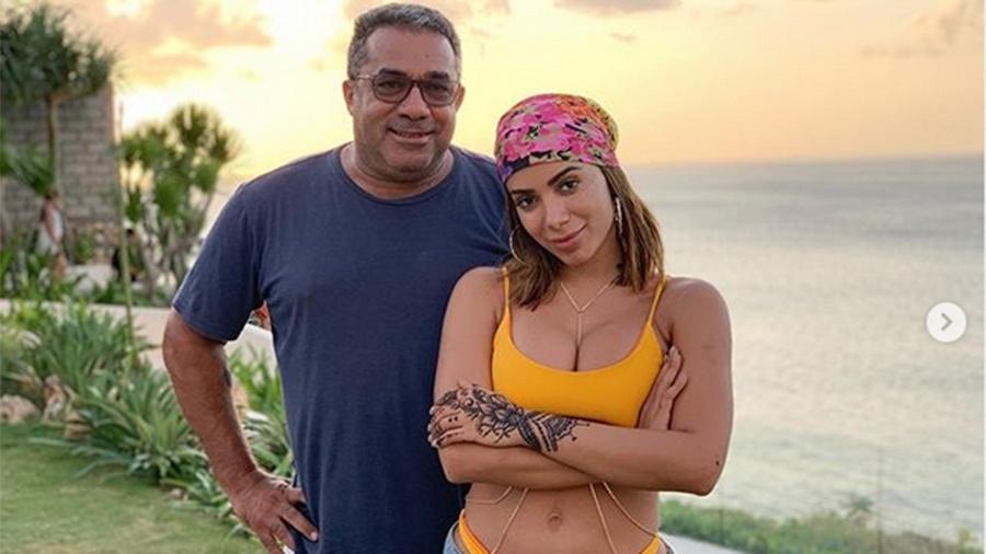 Anitta com o pai Mauro em Bali - Reprodução/Instagram