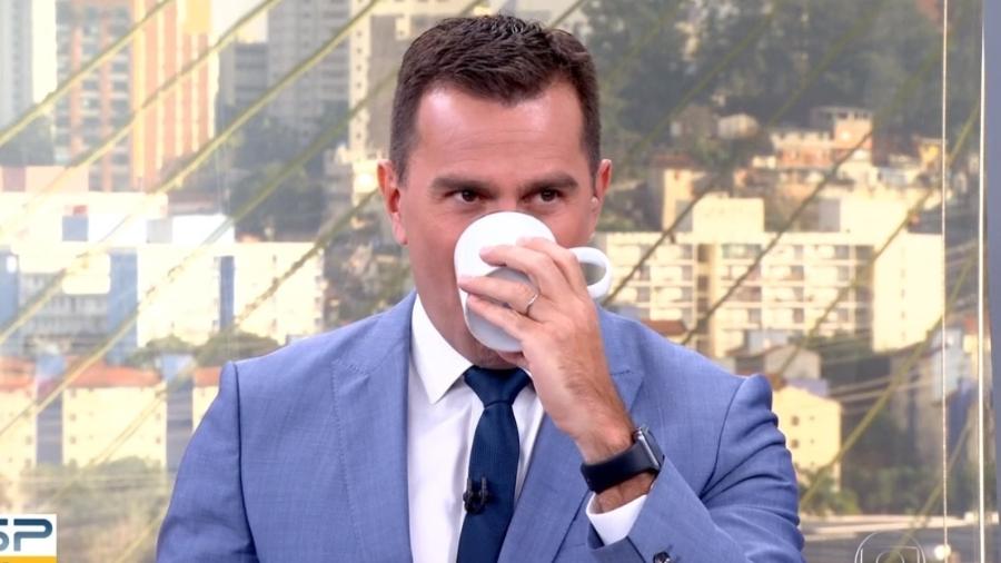 Bocardi tomando café durante programa - Reprodução/TV Globo
