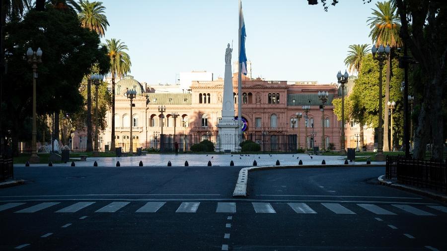 Ruas vazias em frente à Casa Rosada, residência presidencial em Buenos Aires, na Argentina - NurPhoto/NurPhoto via Getty Images