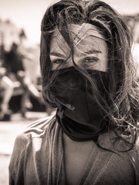 Gal Gadot apoia o uso de máscara em foto inédita de Mulher Maravilha