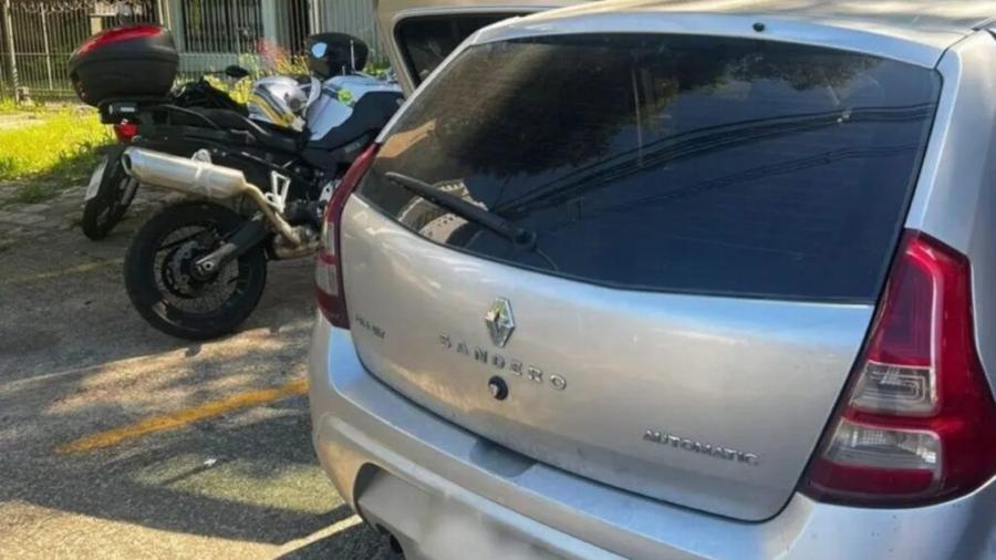 Renault Sandero avaliado em menos de R$ 70 mil foi parado e tem mais de R$ 600 mil em multas - Reprodução