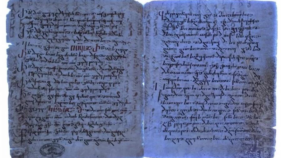 Com ajuda de fotografia ultravioleta, pesquisador encontra um dos manuscritos mais antigos do Novo Testamento encoberto sob outros textos