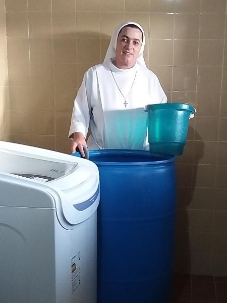 A religiosa Sonia Favero envolveu crianças do ensino infantil no trabalho de reciclagem e chegou a zerar a conta de luz da escola - Divulgação