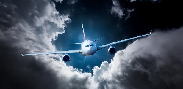 Turbulências invisíveis a radares de avião dispararam e a culpa é nossa