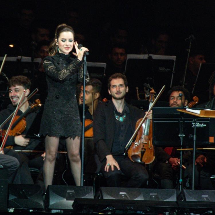 Sandy participa pela segunda noite de apresentação de Andrea Bocelli em São Paulo