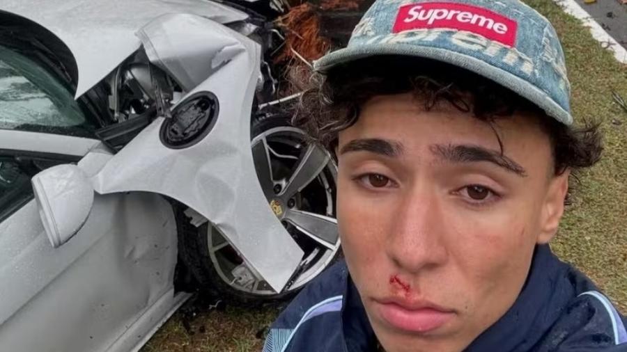 Influencer Shandin sofre acidente e carro tem perda total 