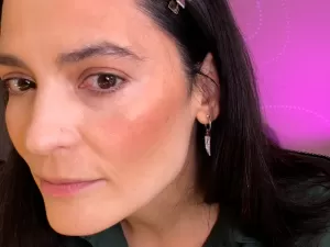 Técnica de blush da Rare Beauty funciona? Vanessa Rozan faz o teste