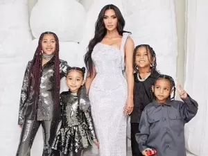 Kim Kardashian diz que cria os filhos sozinha; Kanye não os vê há 3 meses